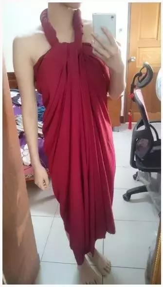 台湾女大学生发掘学士服独特传法，低胸装都来了