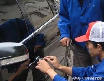 车钥匙锁在车里了，都有哪些方法开锁