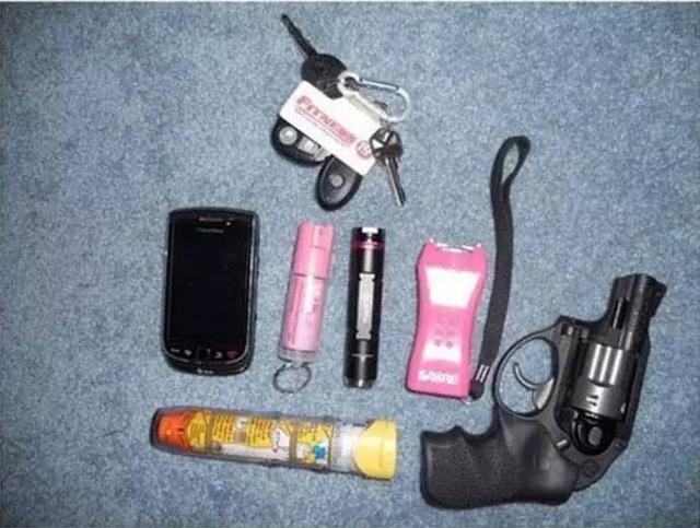 满足你的窥视欲:看看别人的随身物品