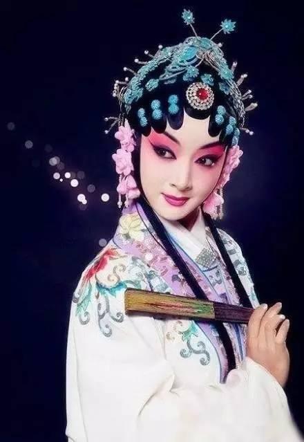 早安古风美图160205：一笔胭脂染了你美丽的容颜