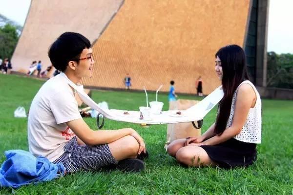 借装备正确秀恩爱，逼死单身狗
