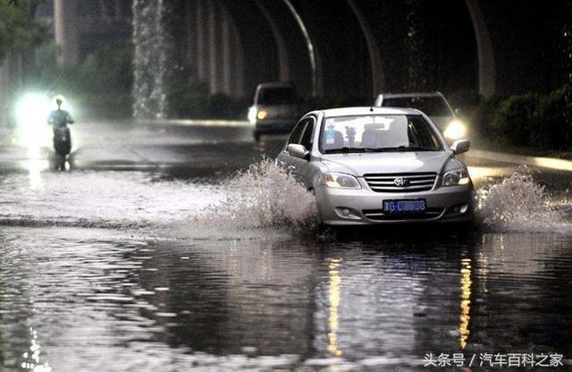 汽车能够通过多深的积水