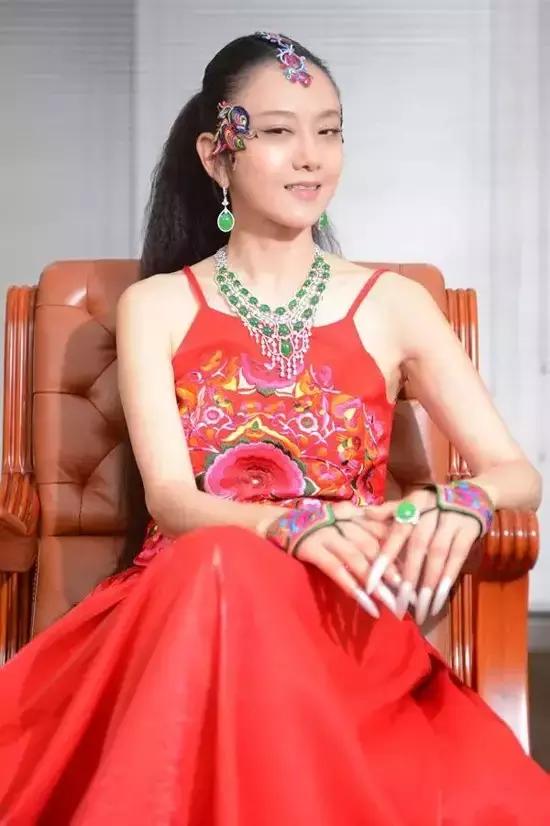 杨丽萍跟翡翠到底有什么情缘呢