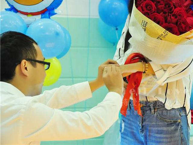 最浪漫的求婚创意礼物，送给你最宝贝的姑娘