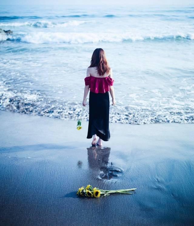 晚安好句子171023：微风吹散了酒香，我还记得你所有的模样