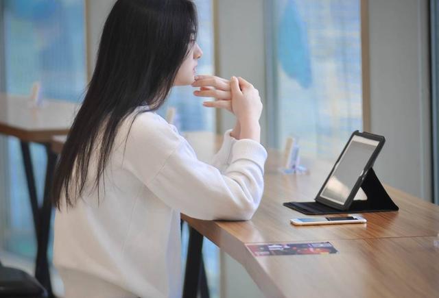 早安美文171027：读得懂风花雪月， 却走不出沧海桑田