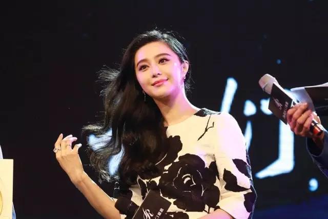 晚安美图160421：女人是一朵花，更是一幅画