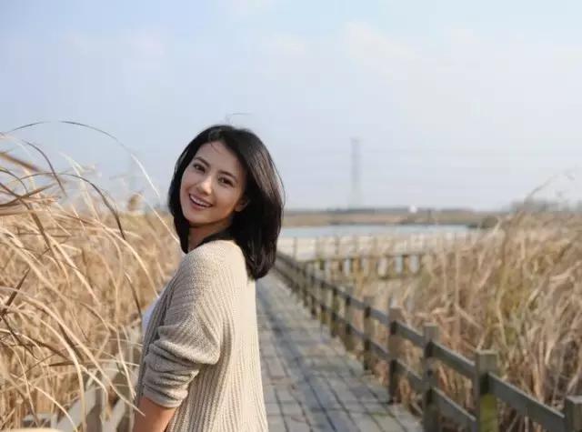 晚安美图160421：女人是一朵花，更是一幅画