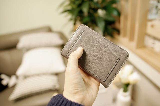 女士小钱包什么牌子好，元旦礼物码起来！