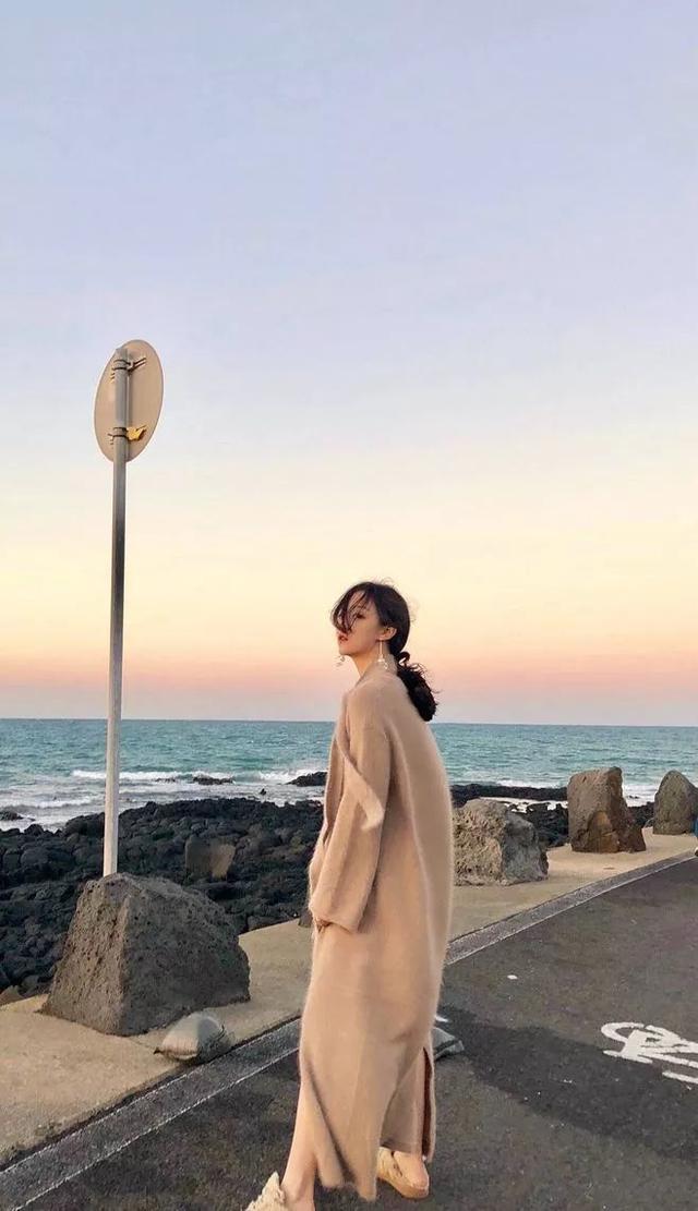 晚安句子171227：陪君醉笑三千场，前缘再续已无望