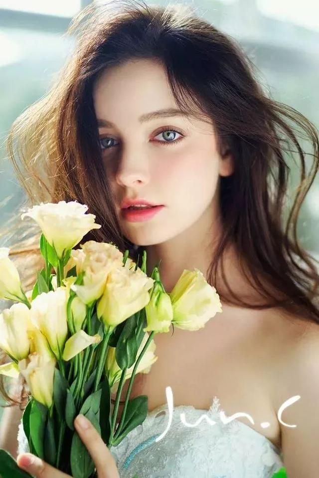 晚安句子180128：说不出内心的不安，只好在人群中假装坚强