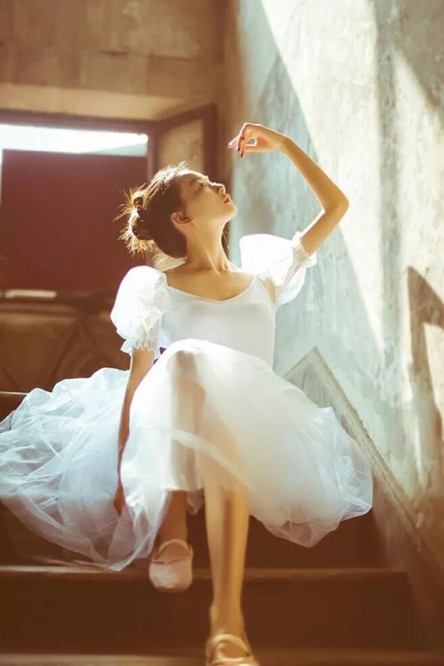晚安情话180305：年华向晚，然岁月沉香