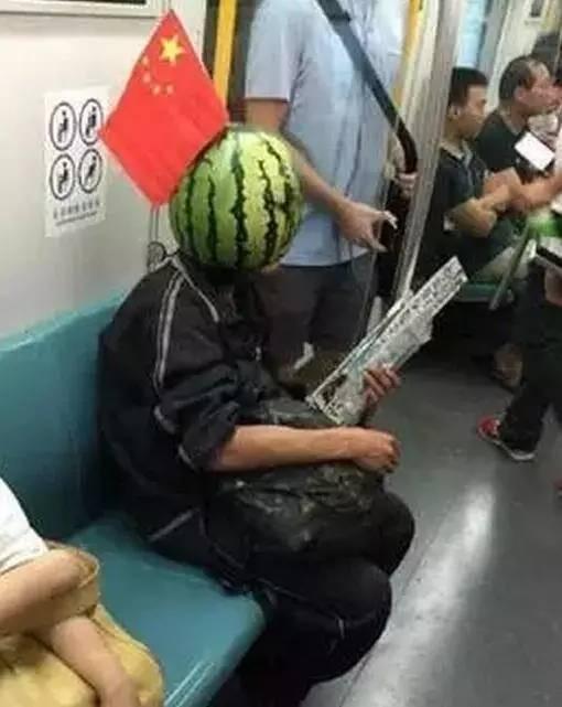 地铁人多了，什么奇葩都有！