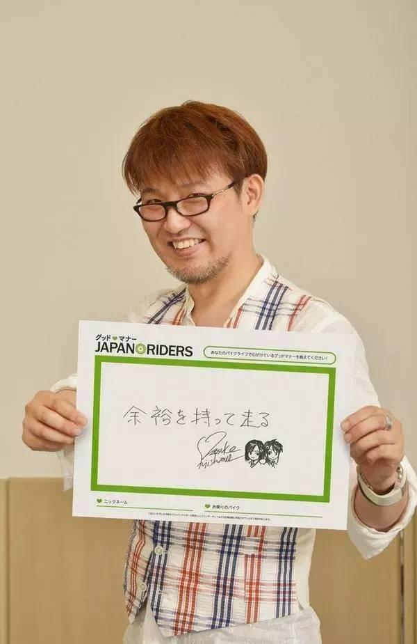 女儿怎么自拍，老爸就怎么cos....女儿内心是崩溃！