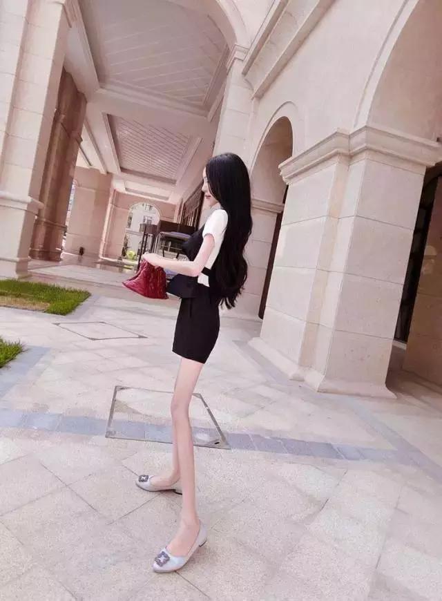 模特展示图这脑袋这胳膊这腿是人类吗？