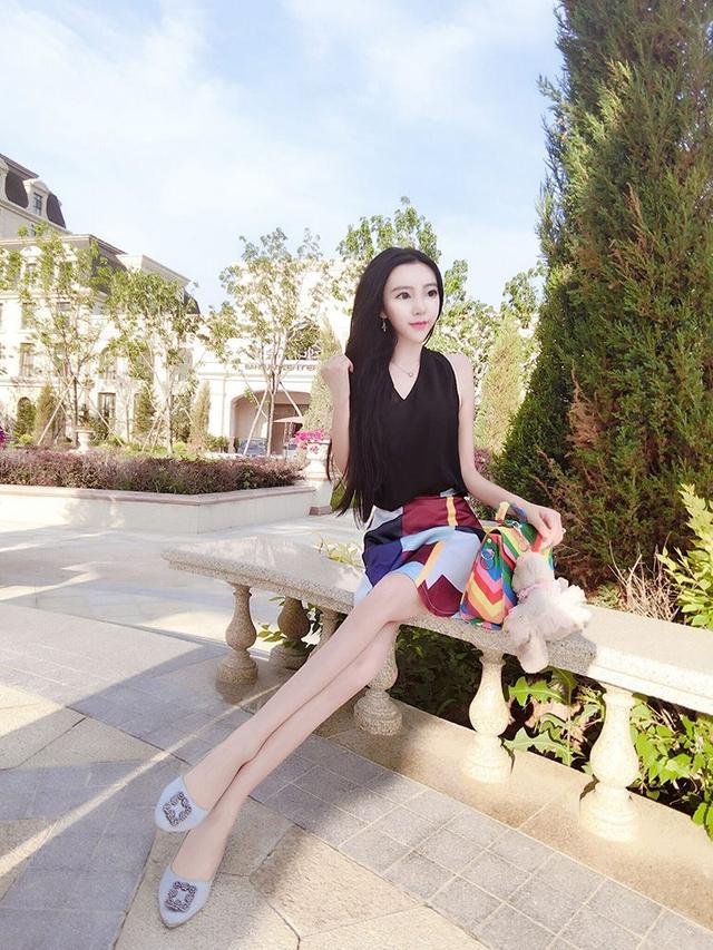 模特展示图这脑袋这胳膊这腿是人类吗？