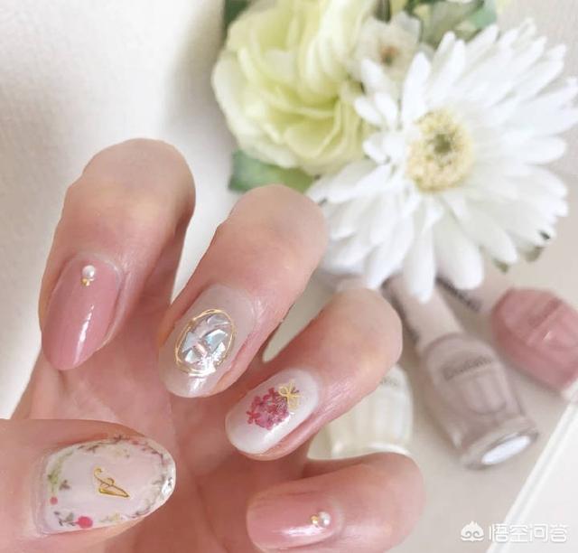 漂亮的美甲图案图片有什么比较少女心的美甲款式或色系推荐