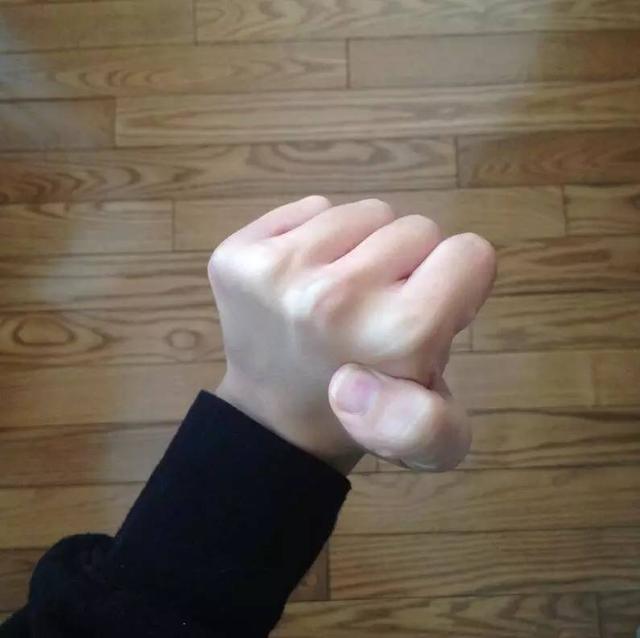 怪异的手，姿势太多！