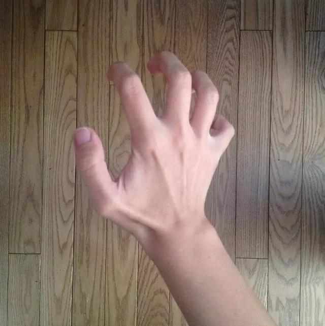 怪异的手，姿势太多！