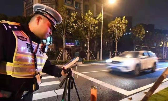 上海新规严罚车辆噪音扰民，“80分贝俱乐部”在报废前作最后留念