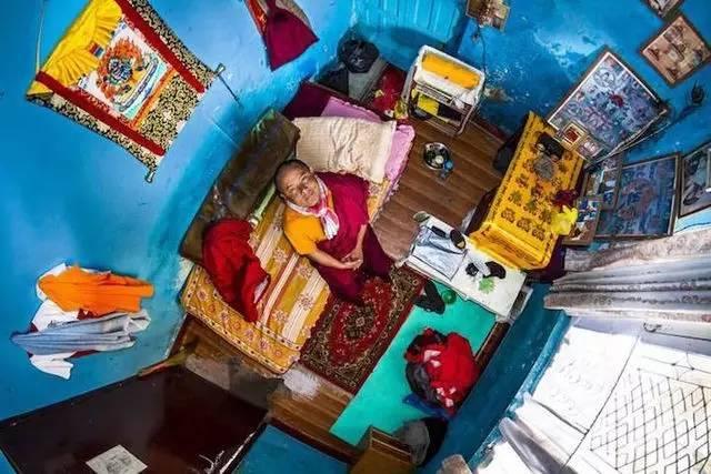 空中拍摄世界各地人们的卧室