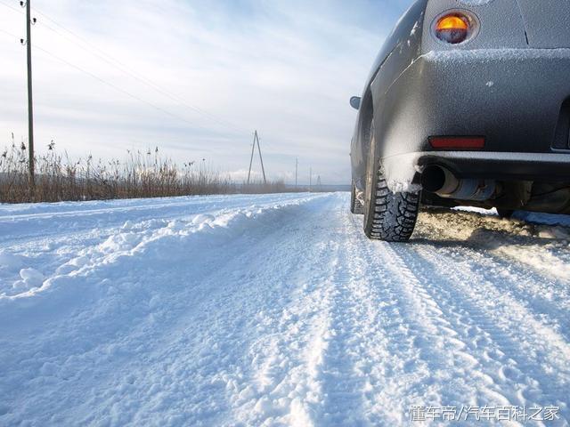 冰雪路面开车，你应该知道以下7点，老司机也要看