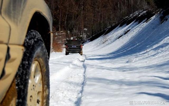 冰雪路面开车，你应该知道以下7点，老司机也要看