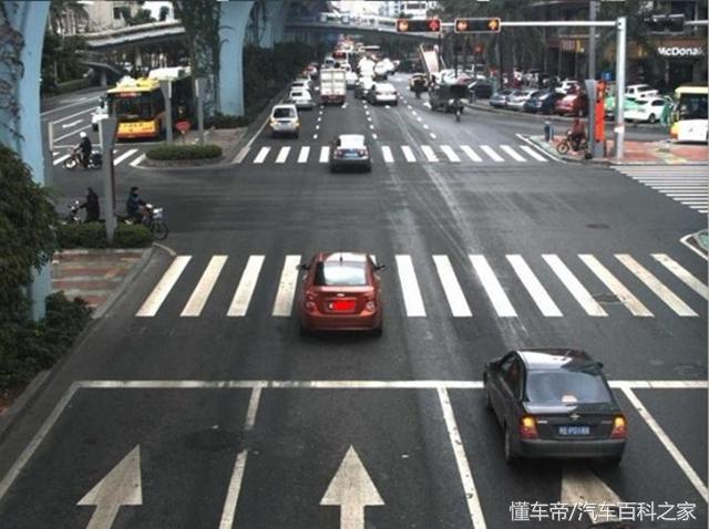 汽车每天短距离行驶和长时间停放，对车的危害很大