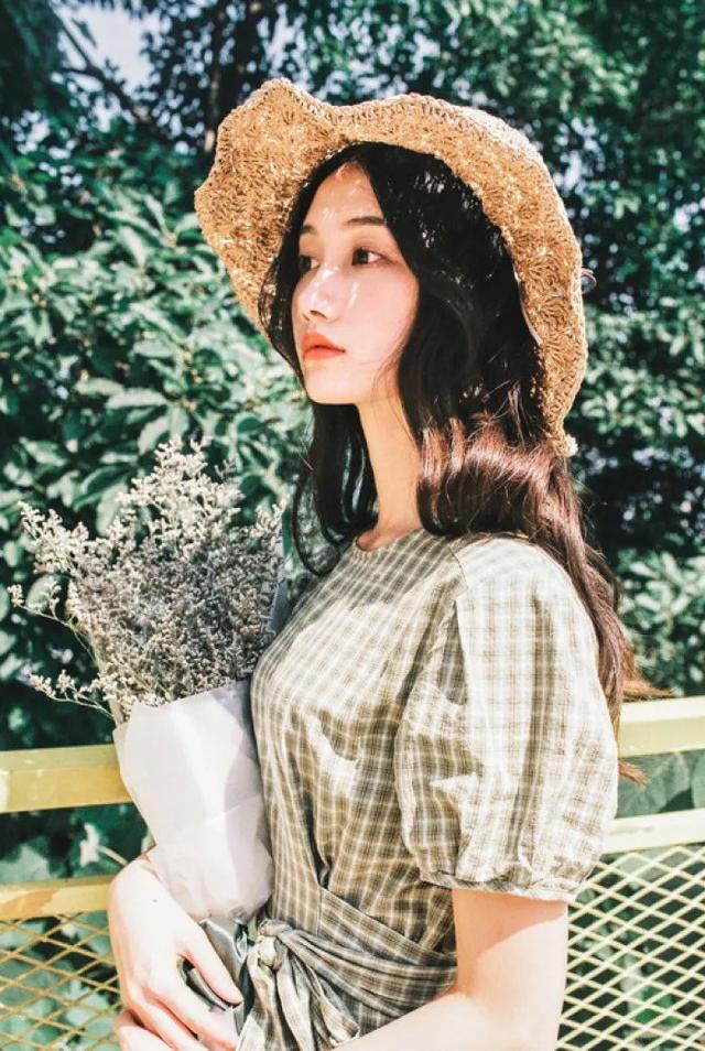 晚安经典句子180404：陪了你情窦初开，还想陪你两鬓斑白