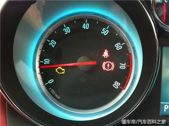 为什么车上有红颜色的故障灯亮就不能继续开了？