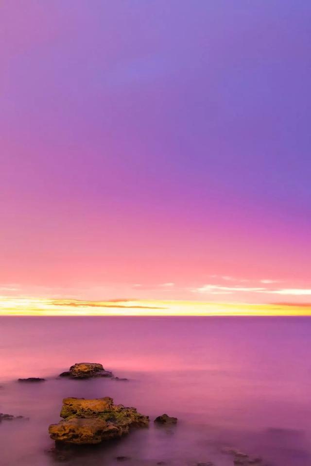 晚安的句子180417：感动代替不了感情，念旧也回不到曾经
