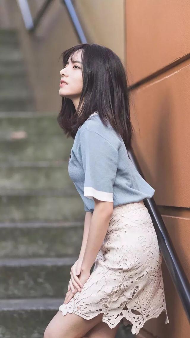 晚安短句180511：多看一眼就心软，拥抱一下就沦陷