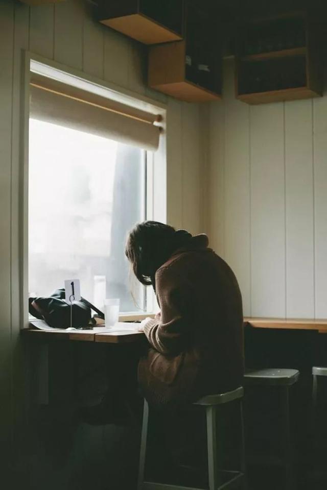 晚安短语180526：深知我留不住你，所以我不言不语