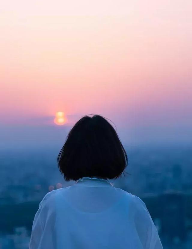 晚安经典说说10927：一帆风顺叫幸运，跌倒爬起叫人生