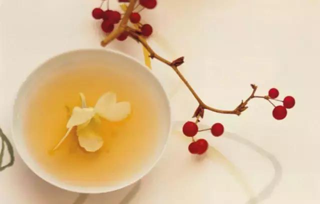 秋天早安问候语：一声祝福，温暖深秋
