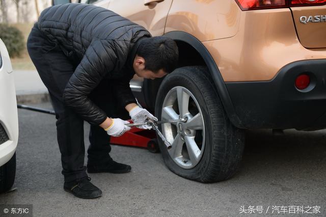 新轮胎被马路牙蹭掉了一点皮需要更换吗？