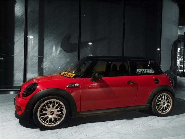 自从玩了MINI Cooper S，身边的小姐姐就越来越多了！