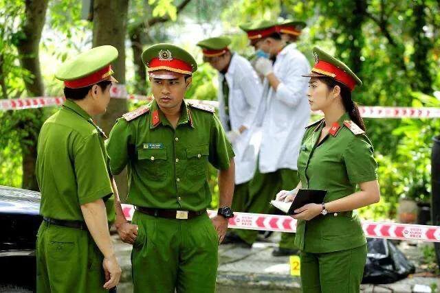 越南拥有3万多公安军新制服上为何都使用了绿色领章