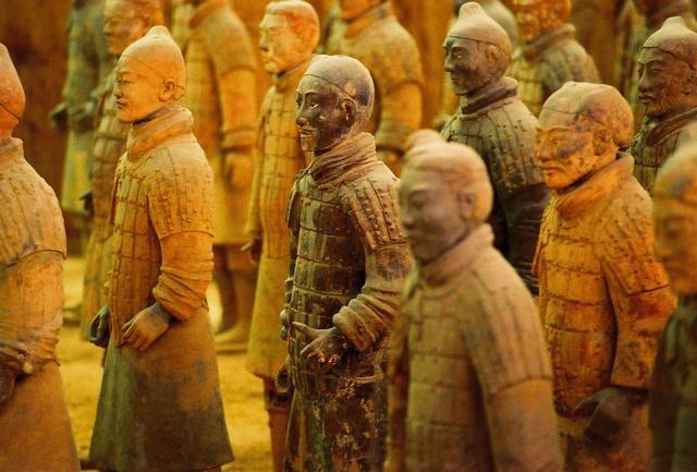 秦始皇兵马俑真的一部分是活人俑怎么解释兵马俑刚出土是彩色
