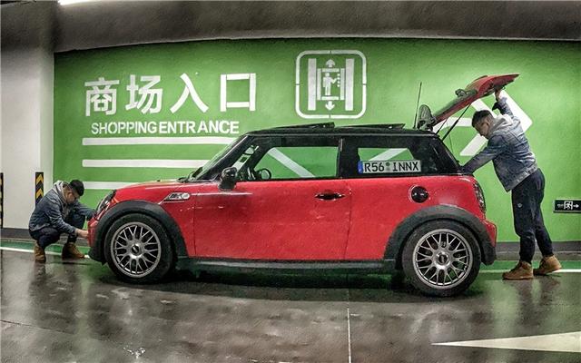 自从玩了MINI Cooper S，身边的小姐姐就越来越多了！