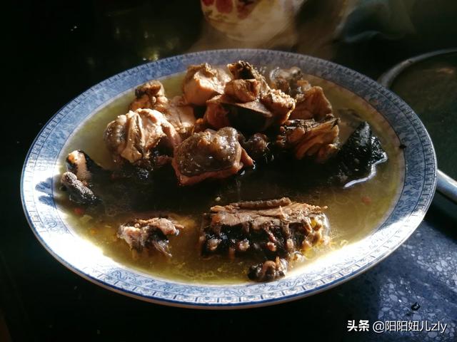 最近猪肉特别贵，你选择用什么代替用作你的秋补食谱？怎么做？