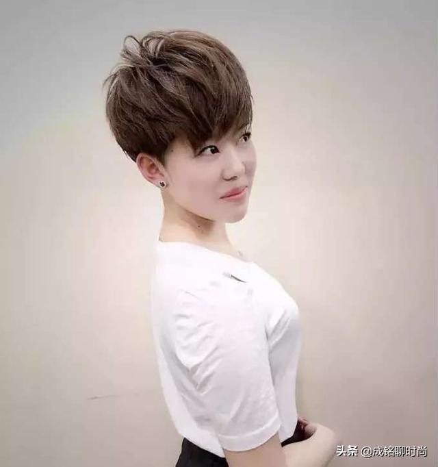 微胖的中年女性适合什么发型中年女士发型图片