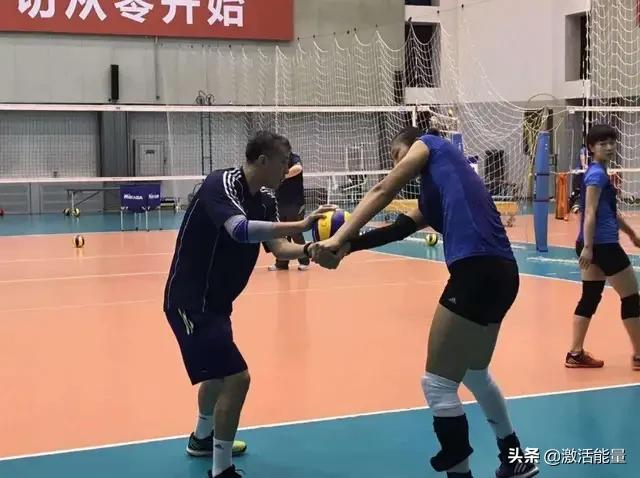 中国女排出征亚锦赛为何主教练是包壮而不是安家杰安导干什么去了