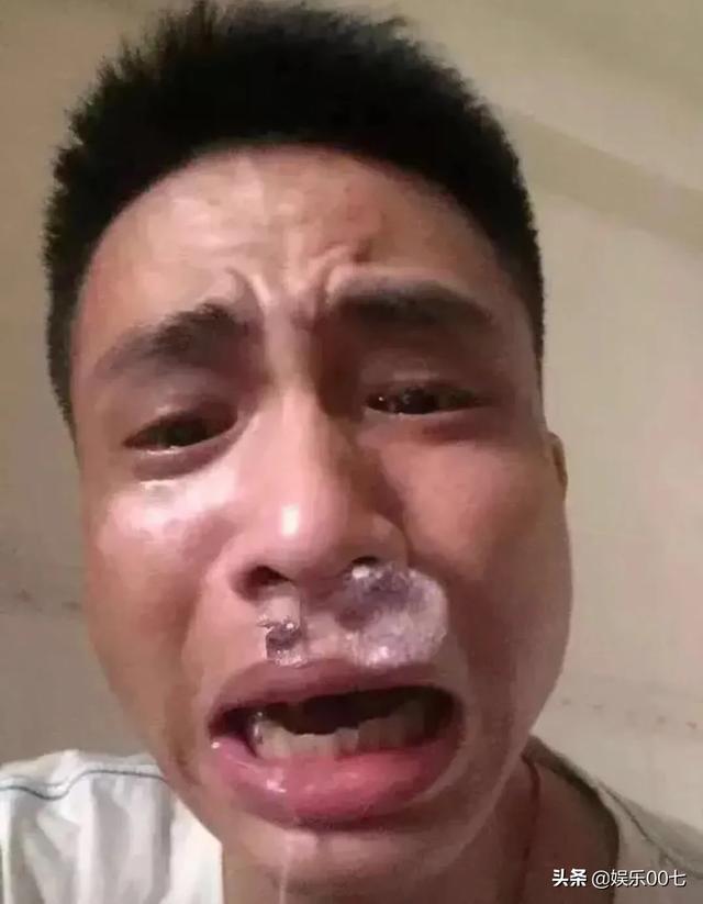 男人,他整天一副混吃等死了的样子,只见他那两只死鱼一样的眼睛,鼻涕