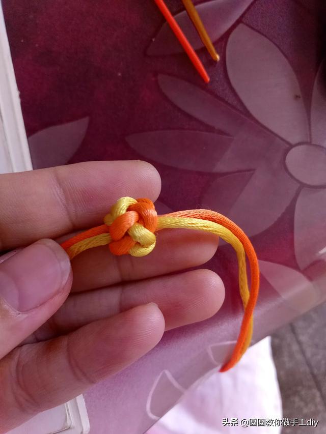 有很多种,典型的有长纽扣结,六瓣纽扣结,单线纽扣结,六瓣长纽扣结
