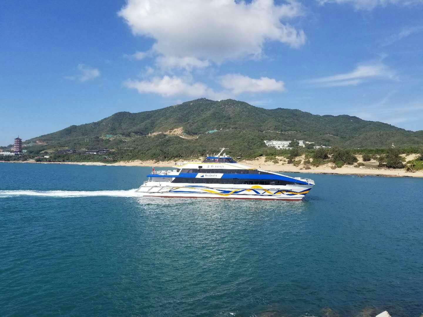 东方夏威夷 中国四大一线旅游城市之首 拥有最美丽的海滨风光