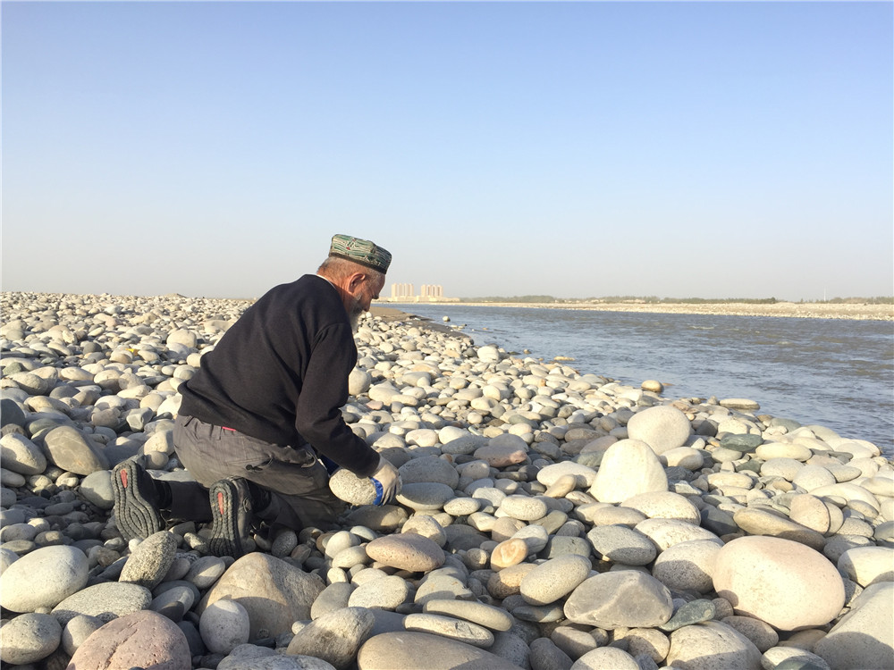穿越塔克拉瑪干沙漠的沙漠公路自由行該怎么走？