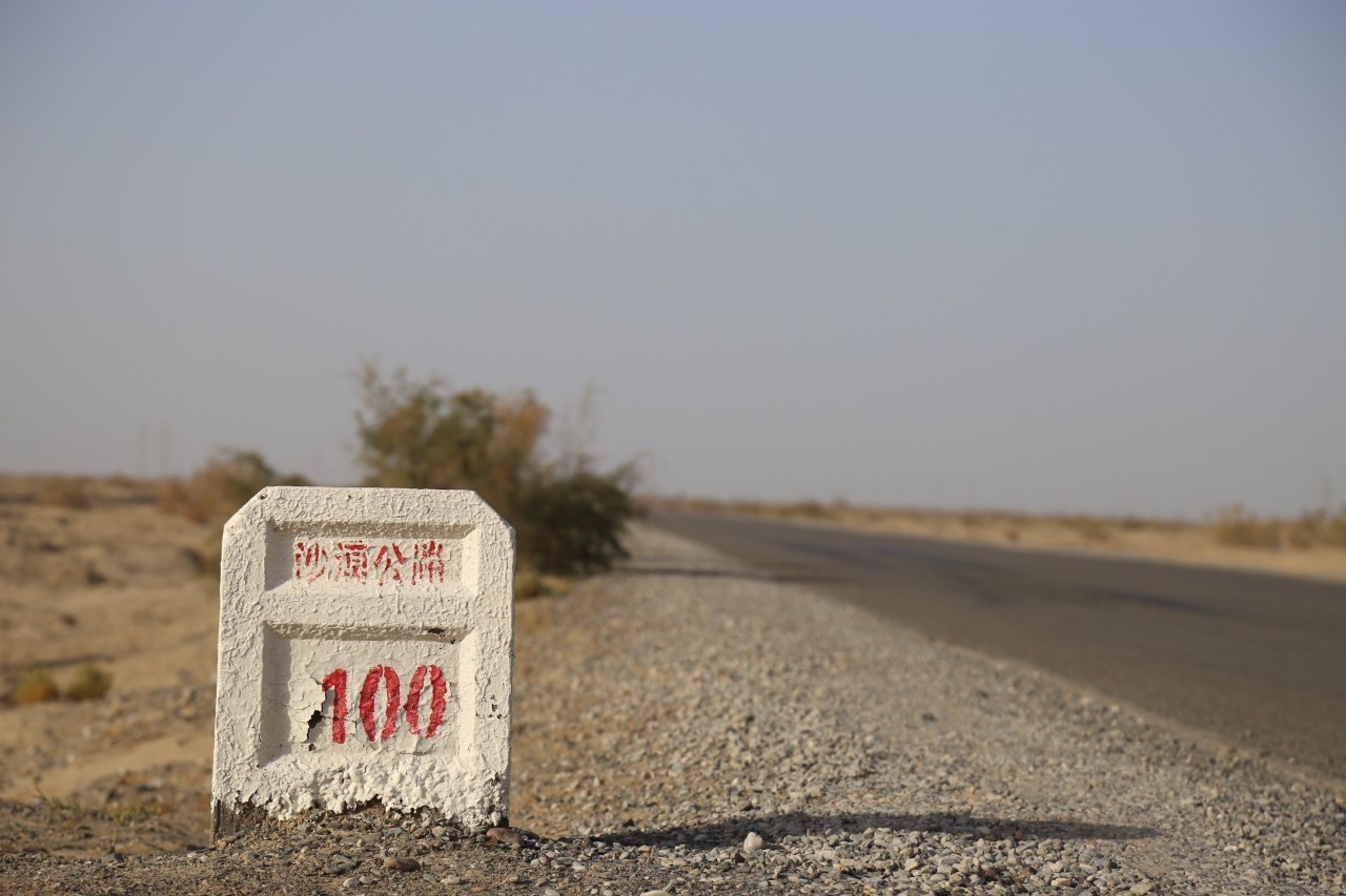 穿越塔克拉瑪干沙漠的沙漠公路自由行該怎么走？
