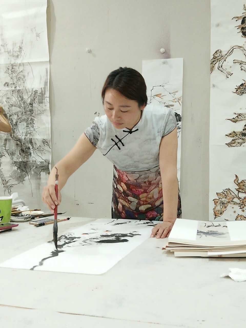 草树知春不久归,百般红紫斗芳菲,画家张咏梅作品欣赏