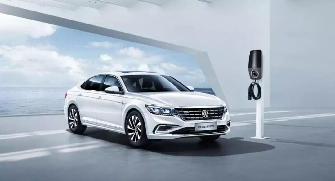 帕萨特夺得合资混动销量冠军，是技术靠谱还是服务贴心？